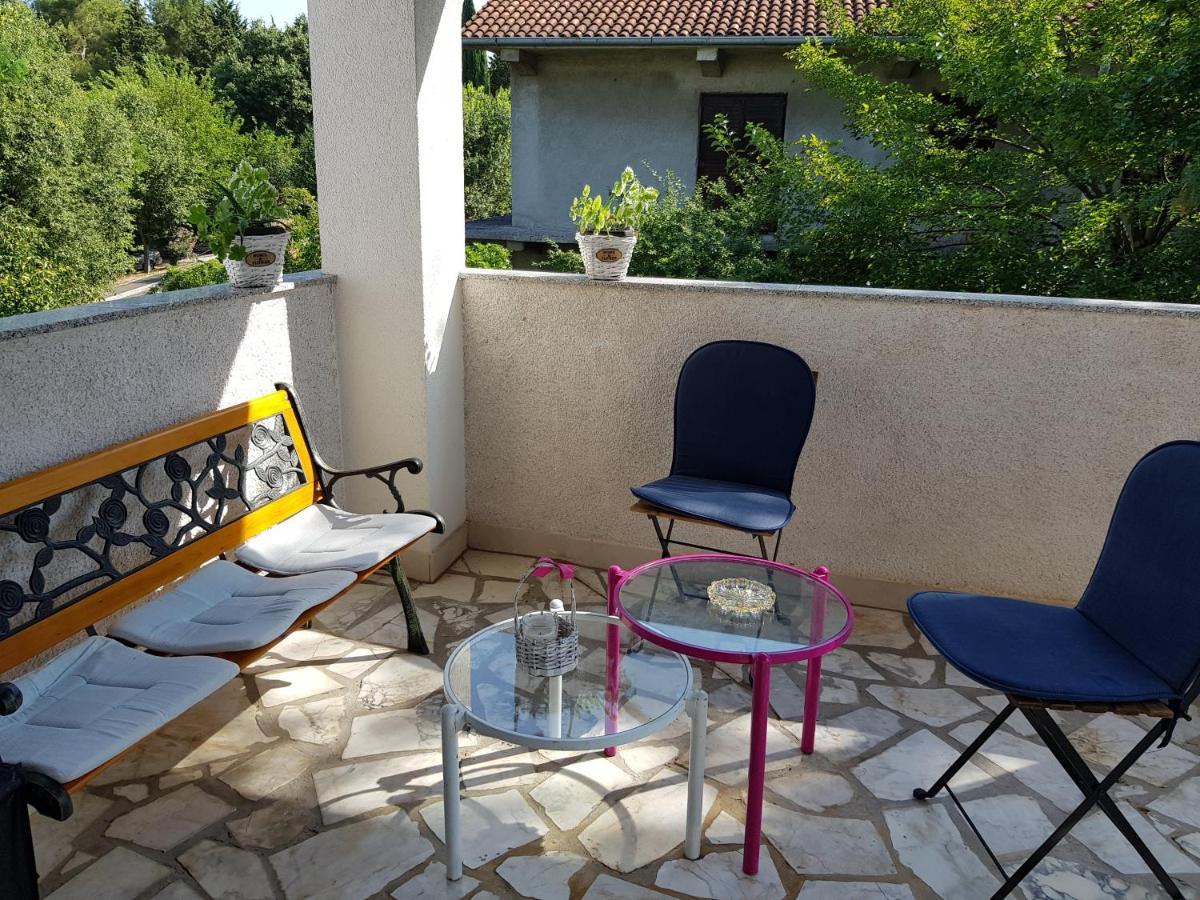 Apartmani Elena Malinska Exterior foto
