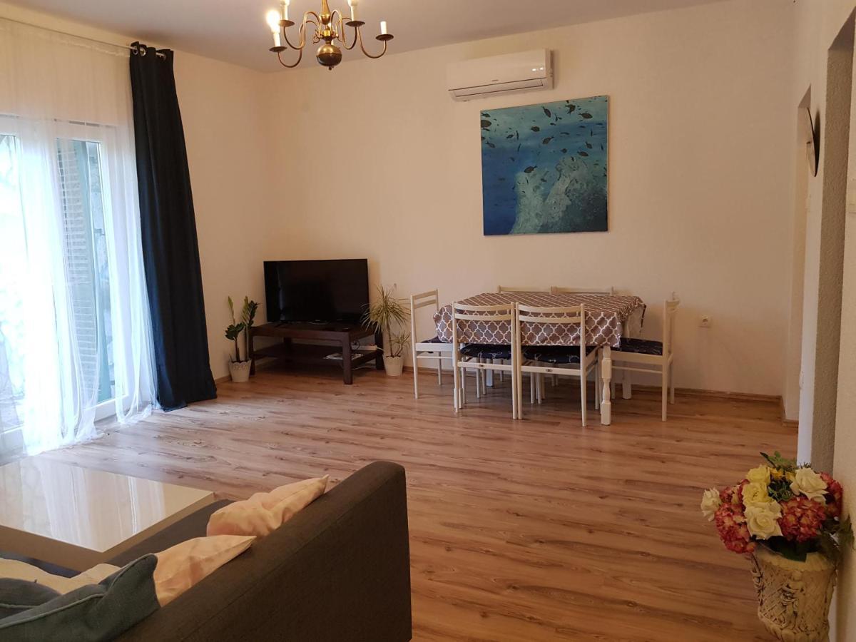 Apartmani Elena Malinska Exterior foto